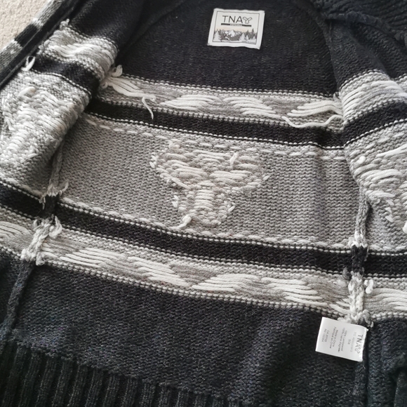 Knit TNA (Aritzia) Sweater - Picture 5 of 11